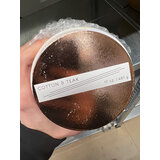 Paddywax GLOW IVORY COTTON & TEAK 3-wick kvapioji žvakė su vario dangteliu (17 uncijų / 482g)