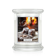 Kringle Candle Fireside kvapioji žvakė vidutinė 2 dagčiai (411 g)