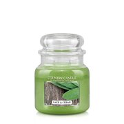 Country Candle Sage & Cedar kvapioji žvakė vidutinė 2 dagčiai (453 g)