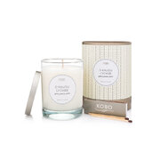 KOBO Coterie D'Anjou ličių kvapioji žvakė (11oz / 312g)