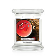 Kringle Candle Cherry Chai kvapioji žvakė vidutinė 2 dagčiai (411 g)