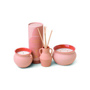 Paddywax SANTORINI Pink – juodųjų figų ir alyvuogių kvapo žvakė 8,5 uncijos / 240 g